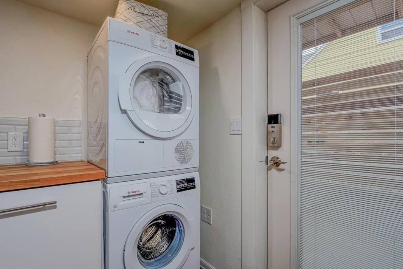 Private New Garden Apartment W Hot Tub 카마스 외부 사진