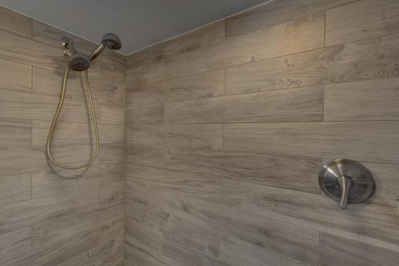 Private New Garden Apartment W Hot Tub 카마스 외부 사진