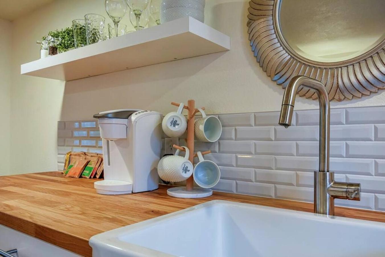Private New Garden Apartment W Hot Tub 카마스 외부 사진